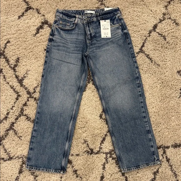 NWT Zara Women's Relaxed Fit Jeans - Picture 1 of 4